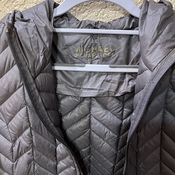 Michael Kors down fill packable jacket - Picture 2 of 6